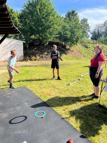 Zielübungen beim Werfen mit den Ringen Zielübungen beim Werfen mit den Ringen