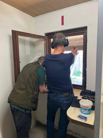 Das Schießen mit Kurzwaffen war beliebt... Das Schießen mit Kurzwaffen war beliebt...