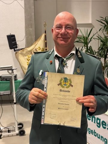 Alexander Lindner wird zum Oberleutnant befördert. Alexander Lindner wird zum Oberleutnant befördert.