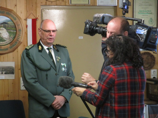Präsident Guntram Tillack beantwortet geduldig die Fragen der Journalisten.
