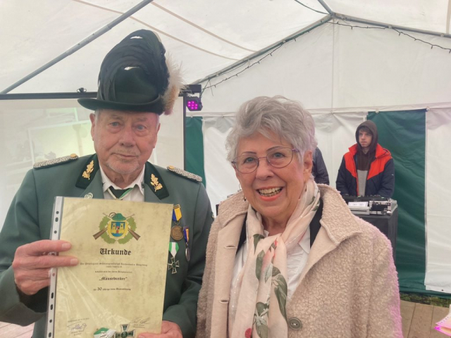 Auszeichnung für den Mäusebunker für 30 Jahre Unterstützung.