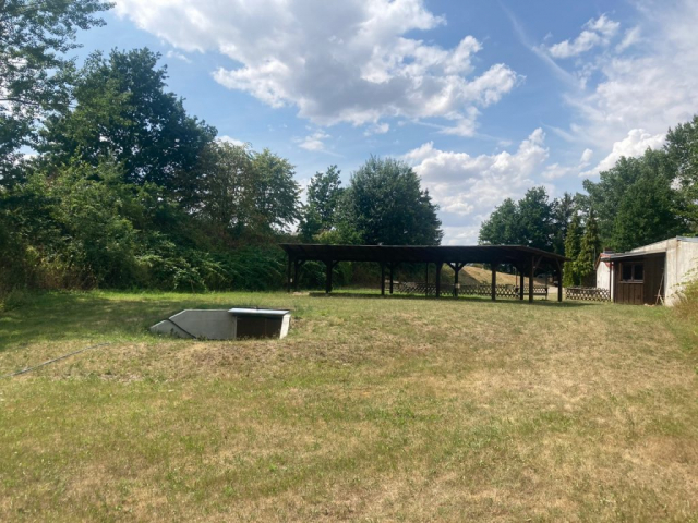 Überblick über die Trap Anlage mit Bunker im Vordergrund, Schießstand im Hintergrund