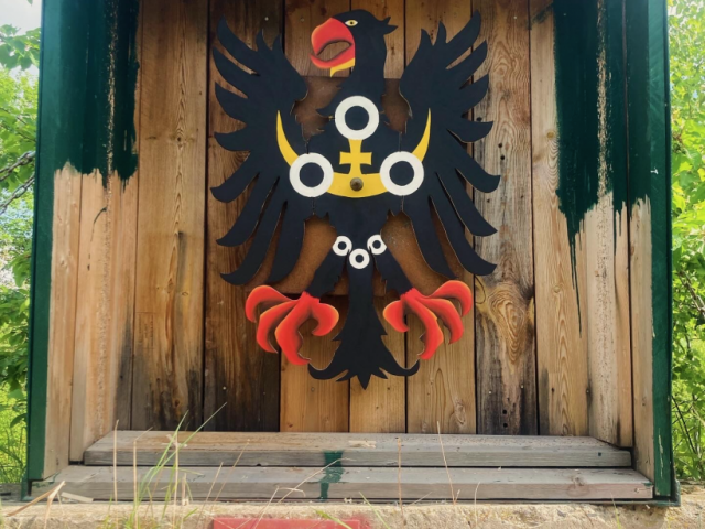 Der Adler - hier noch unversehrt vorm ersten Schuss. Der Adler - hier noch unversehrt vorm ersten Schuss.
