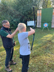 Ralf Röntsch erklärt die Bogenschießtechnik