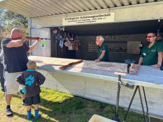 Druckluft-, Federdruckwaffen und Lichtgewehr sorgten für Rummelatmosphäre